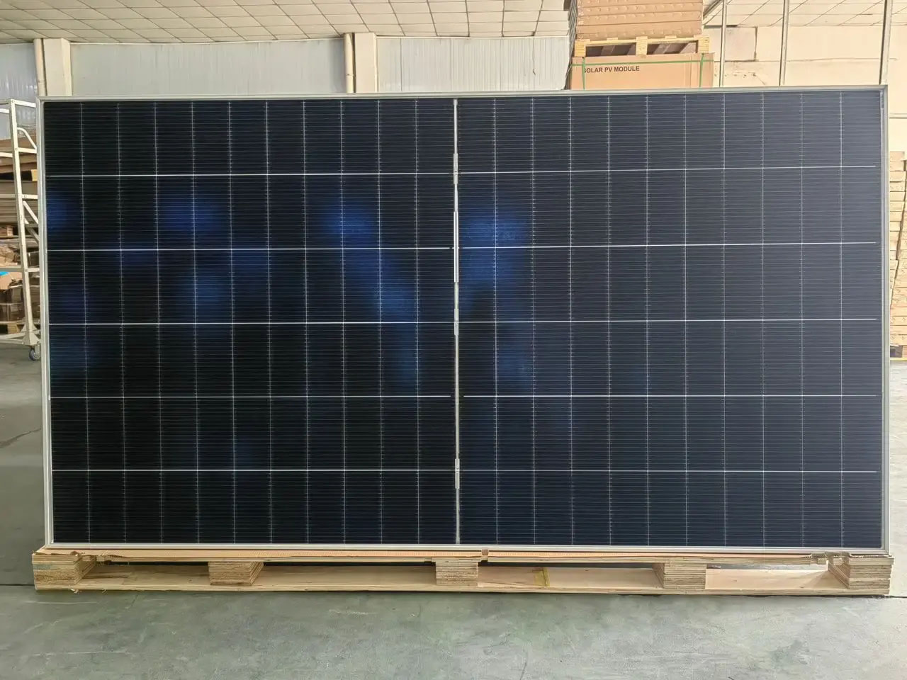 Jinko Europe Warehouse N-Type  - đánh giá và giá Jinko Solar Panel N-Type